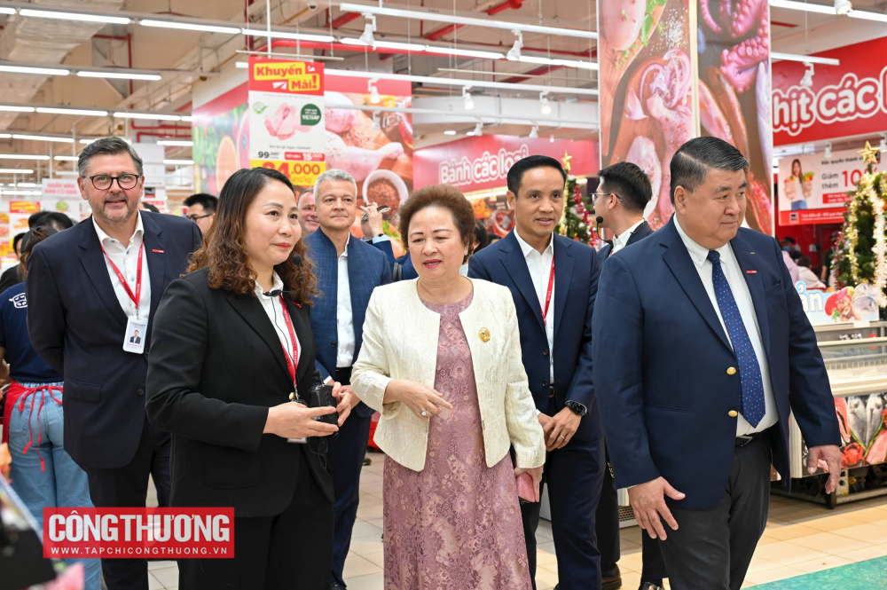 Đại biểu tham quan bên trong GO! Thăng Long