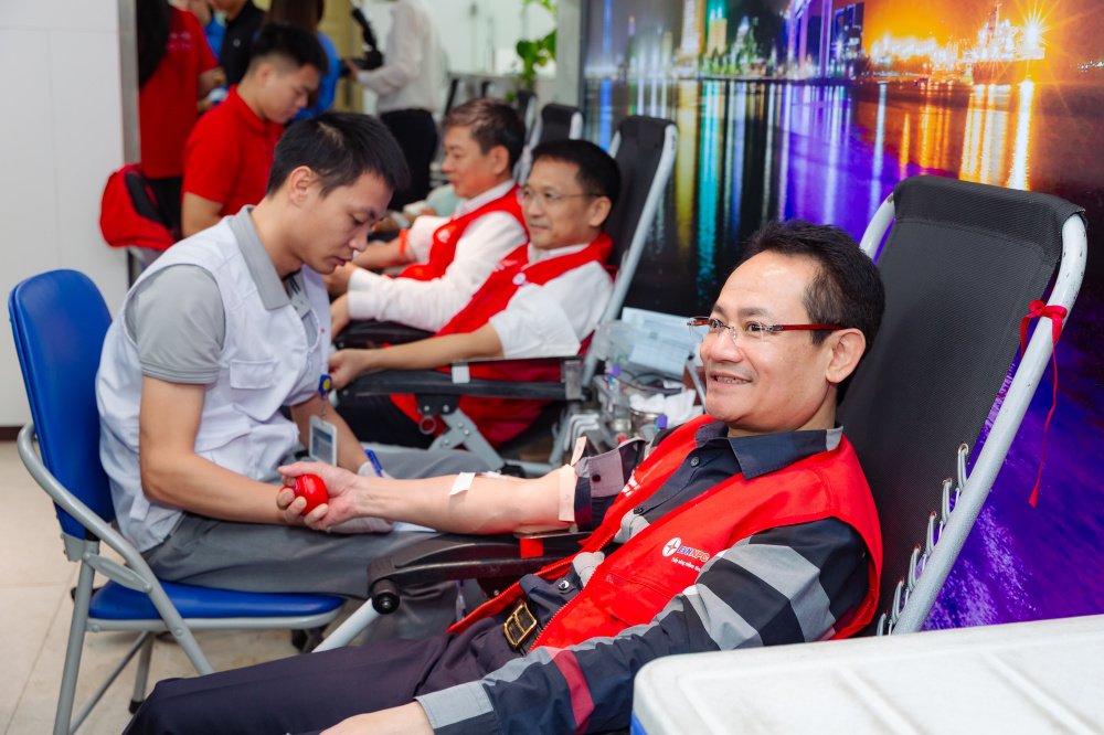 Tuần lễ hồng EVN