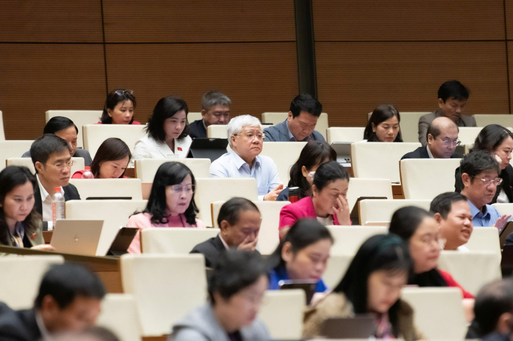 Thừa ủy quyền của Chính phủ, Bộ trưởng Bộ Công Thương Nguyễn Hồng Diên đã trình bày Báo cáo tiếp thu, giải trình trước Quốc hội