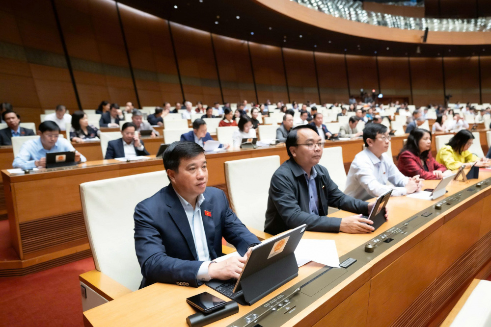 Thừa ủy quyền của Chính phủ, Bộ trưởng Bộ Công Thương Nguyễn Hồng Diên đã trình bày Báo cáo tiếp thu, giải trình trước Quốc hội