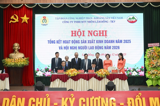 Công đoàn Công ty Nhôm Lâm Đồng phát động phong trào thi đua và ký kết giao ước