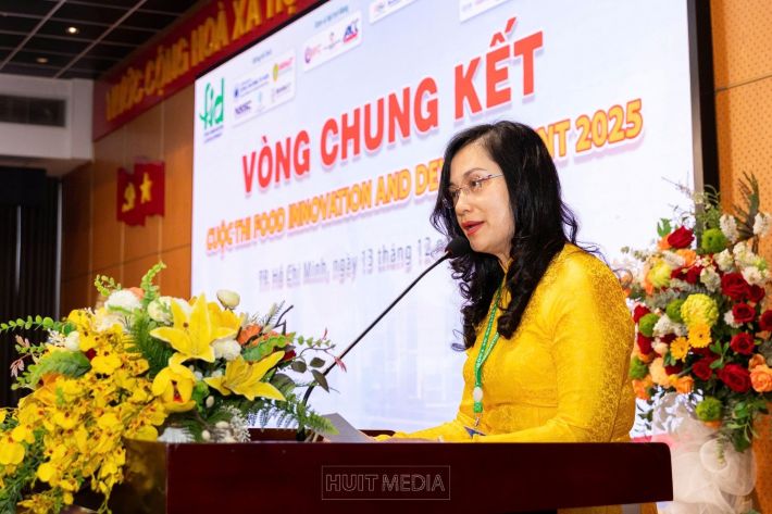 Hình NGƯT.PGS.TS. Lê Thị Hồng Ánh – Phó Hiệu trưởng Trường Đại học Công Thương TP.HCM phát biểu khai mạc