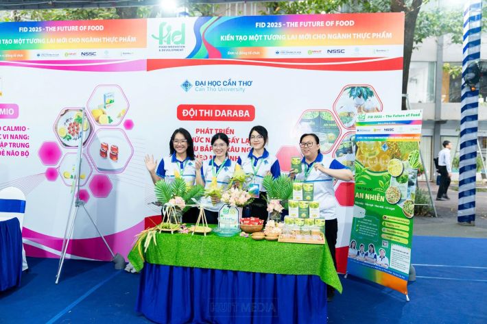 Hình ảnh gian hàng các đội thi tại sân trường