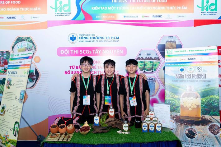 Hình ảnh gian hàng các đội thi tại sân trường