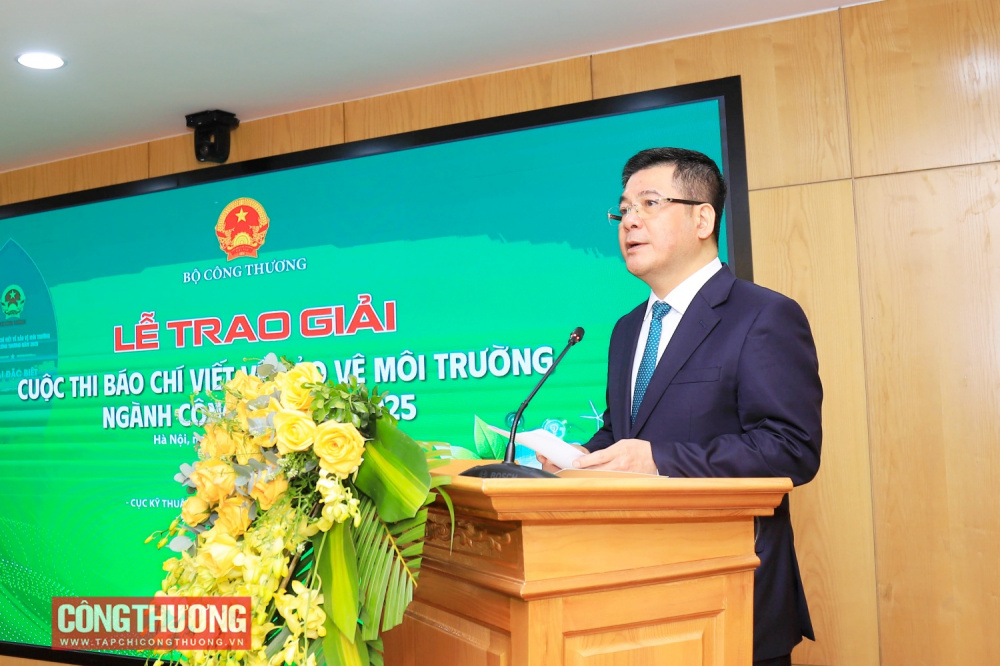 Bộ trưởng Nguyễn Hồng Diên