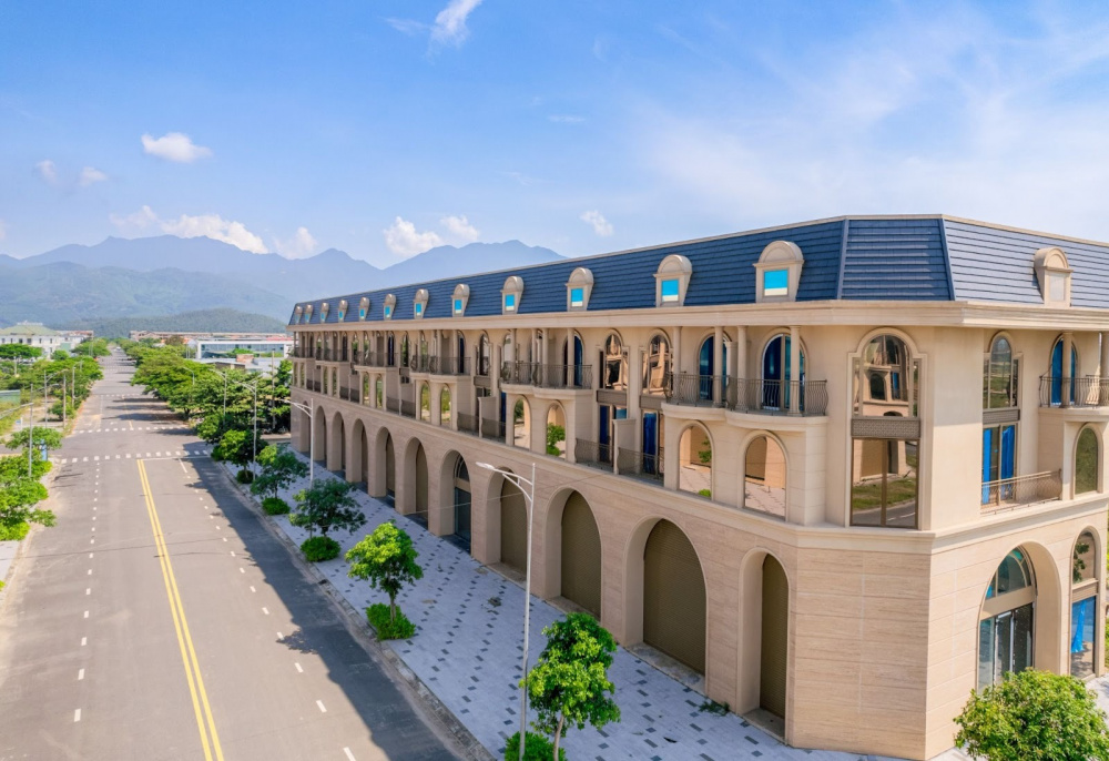 Dragon City Park sở hữu vị trí đắc địa trên đường số 5, phường Hải Vân, thành phố Đà Nẵng. Dự án nằm ngay điểm giao thoa của các tuyến giao thông huyết mạch: Nguyễn Tất Thành nối dài, Quốc lộ 1A và cao tốc Đà Nẵng - Quảng Ngãi. 