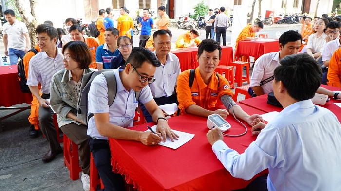 Cán bộ công nhân viên Công ty Nhiệt điện Phú Mỹ tham gia hiến máu nhân đạo