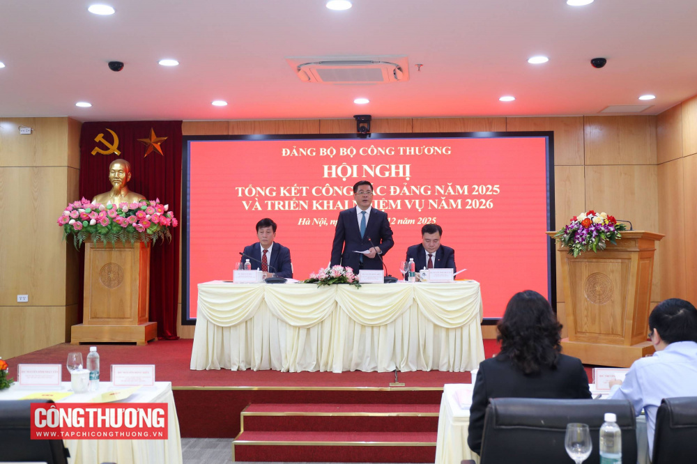 Sáng 18/12/2025, tại trụ sở Bộ Công Thương, Đảng bộ Bộ Công Thương tổ chức Hội nghị tổng kết công tác Đảng năm 2025 và triển khai nhiệm vụ năm 2026. Đồng chí Nguyễn Hồng Diên - Ủy viên Ban Chấp hành Trung ương Đảng, Bí thư Đảng ủy, Bộ trưởng Bộ Công Thương chủ trì Hội nghị.