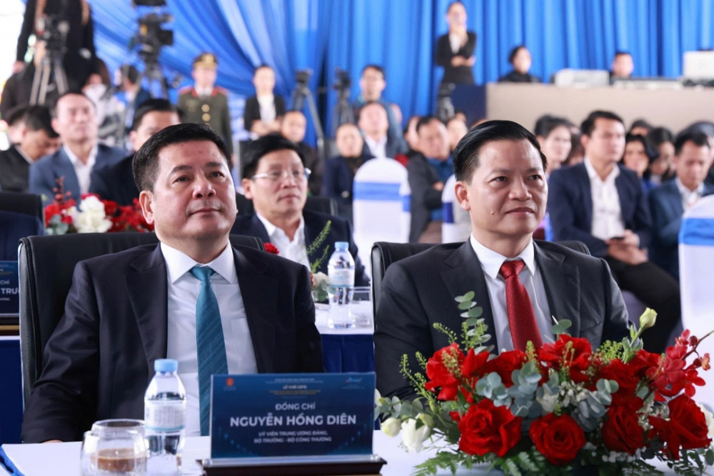 Bộ trưởng Nguyễn Hồng Diên