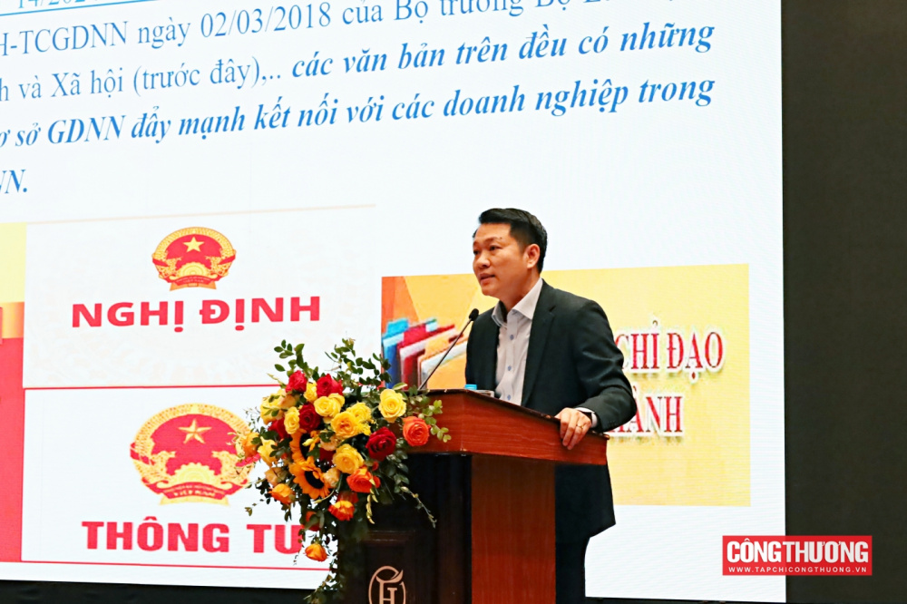 Hội nghị cũng đã vinh danh các giáo sư, phó giáo sư vừa được công nhận, gửi lời tri ân sâu sắc tới những đóng góp lâu dài cho ngành giáo dục - đào tạo của Bộ Công Thương. 