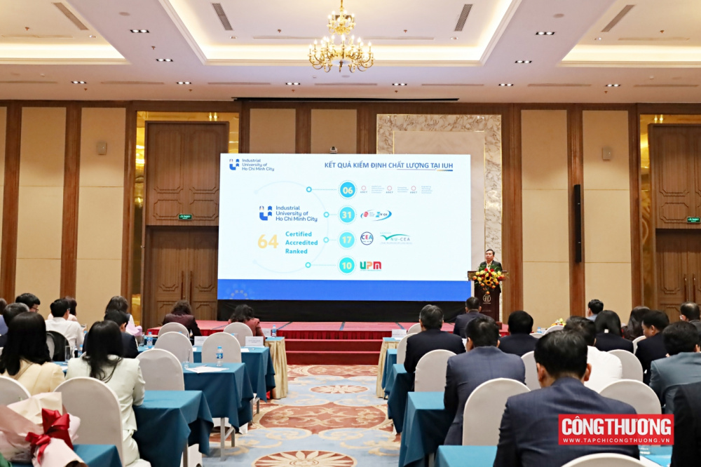 Hội nghị cũng đã vinh danh các giáo sư, phó giáo sư vừa được công nhận, gửi lời tri ân sâu sắc tới những đóng góp lâu dài cho ngành giáo dục - đào tạo của Bộ Công Thương. 