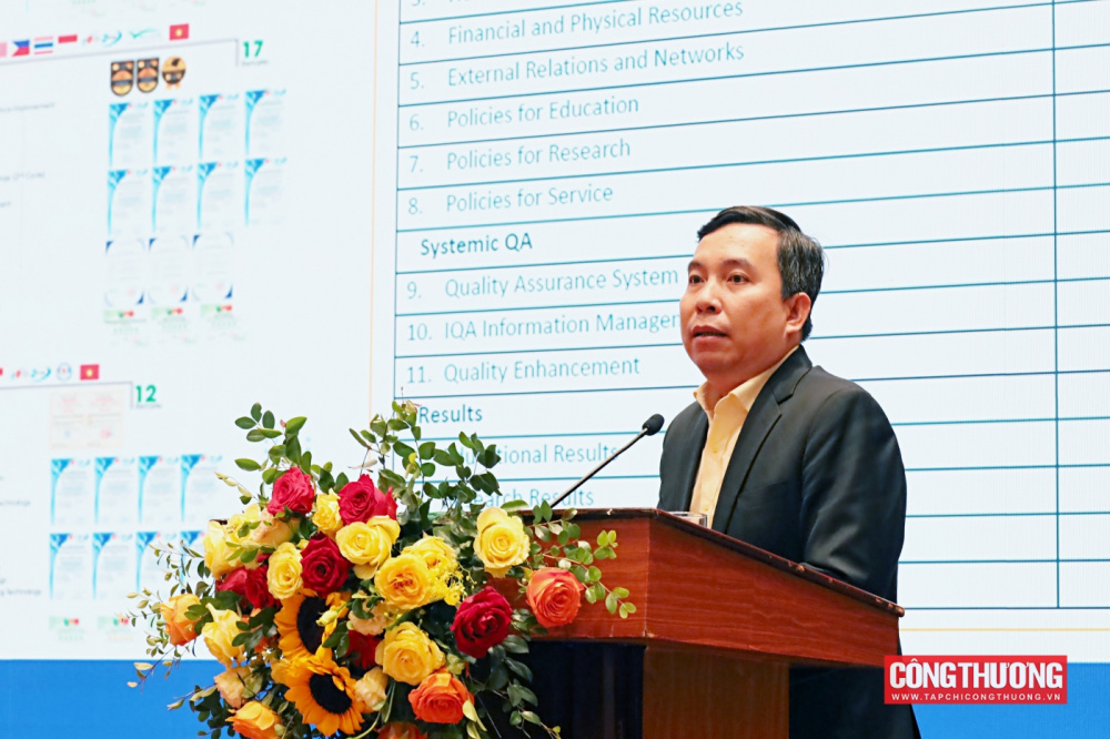 Hội nghị cũng đã vinh danh các giáo sư, phó giáo sư vừa được công nhận, gửi lời tri ân sâu sắc tới những đóng góp lâu dài cho ngành giáo dục - đào tạo của Bộ Công Thương. 