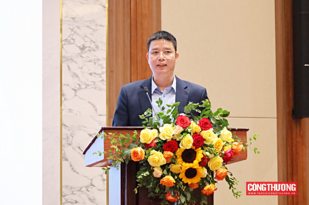 Hội nghị cũng đã vinh danh các giáo sư, phó giáo sư vừa được công nhận, gửi lời tri ân sâu sắc tới những đóng góp lâu dài cho ngành giáo dục - đào tạo của Bộ Công Thương. 