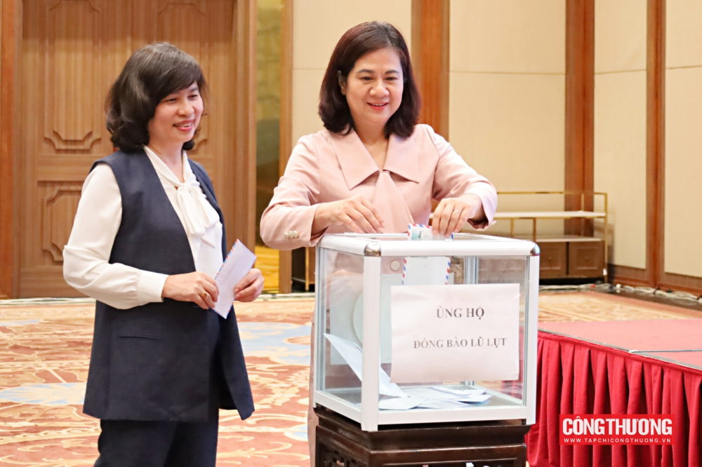 Hội nghị cũng đã vinh danh các giáo sư, phó giáo sư vừa được công nhận, gửi lời tri ân sâu sắc tới những đóng góp lâu dài cho ngành giáo dục - đào tạo của Bộ Công Thương. 