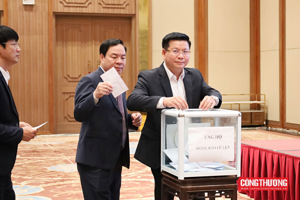 Hội nghị cũng đã vinh danh các giáo sư, phó giáo sư vừa được công nhận, gửi lời tri ân sâu sắc tới những đóng góp lâu dài cho ngành giáo dục - đào tạo của Bộ Công Thương. 