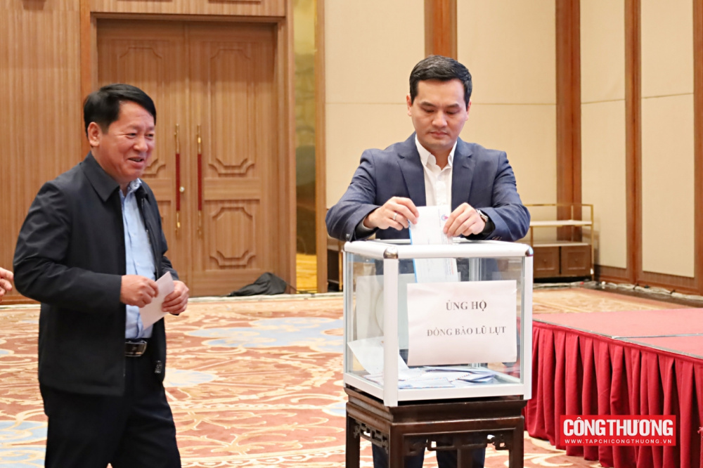 Hội nghị cũng đã vinh danh các giáo sư, phó giáo sư vừa được công nhận, gửi lời tri ân sâu sắc tới những đóng góp lâu dài cho ngành giáo dục - đào tạo của Bộ Công Thương. 