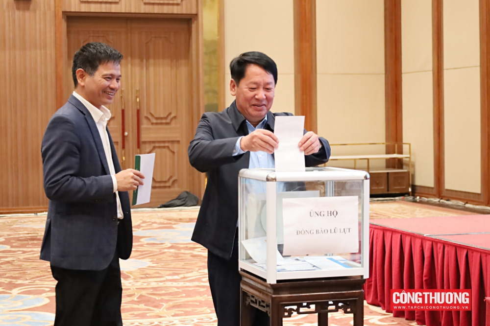 Hội nghị cũng đã vinh danh các giáo sư, phó giáo sư vừa được công nhận, gửi lời tri ân sâu sắc tới những đóng góp lâu dài cho ngành giáo dục - đào tạo của Bộ Công Thương. 