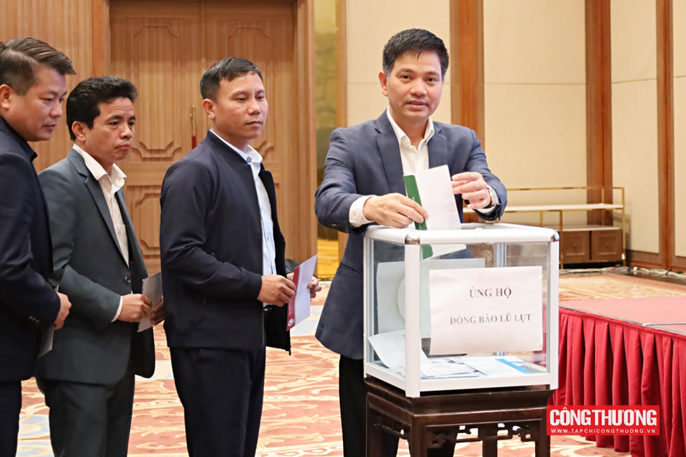 Hội nghị cũng đã vinh danh các giáo sư, phó giáo sư vừa được công nhận, gửi lời tri ân sâu sắc tới những đóng góp lâu dài cho ngành giáo dục - đào tạo của Bộ Công Thương. 