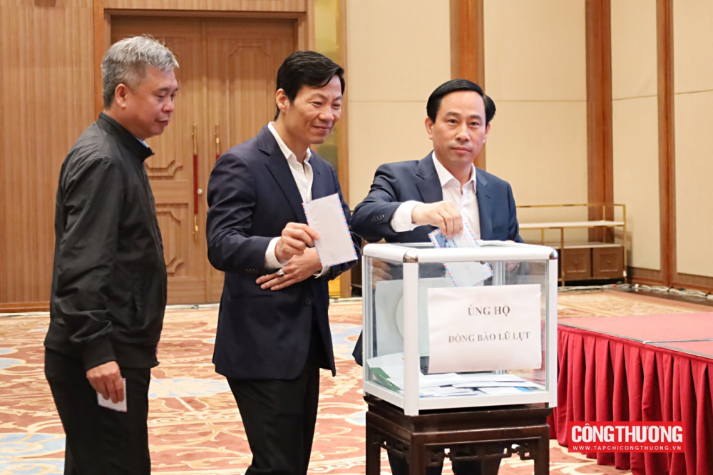 Hội nghị cũng đã vinh danh các giáo sư, phó giáo sư vừa được công nhận, gửi lời tri ân sâu sắc tới những đóng góp lâu dài cho ngành giáo dục - đào tạo của Bộ Công Thương. 