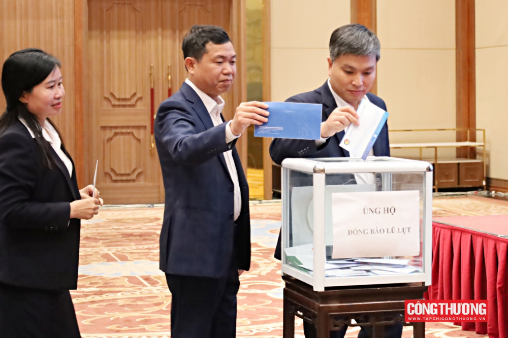 Hội nghị cũng đã vinh danh các giáo sư, phó giáo sư vừa được công nhận, gửi lời tri ân sâu sắc tới những đóng góp lâu dài cho ngành giáo dục - đào tạo của Bộ Công Thương. 