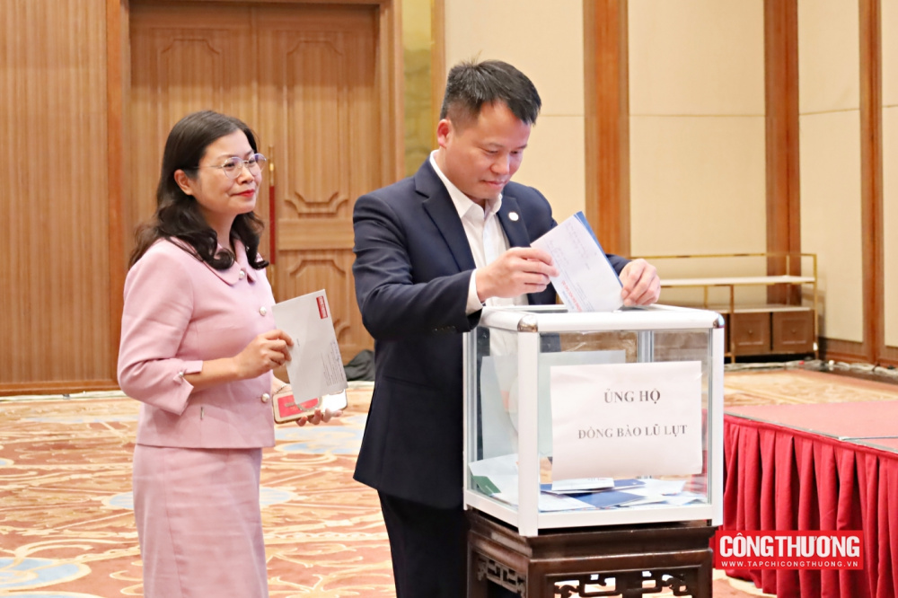 Hội nghị cũng đã vinh danh các giáo sư, phó giáo sư vừa được công nhận, gửi lời tri ân sâu sắc tới những đóng góp lâu dài cho ngành giáo dục - đào tạo của Bộ Công Thương. 