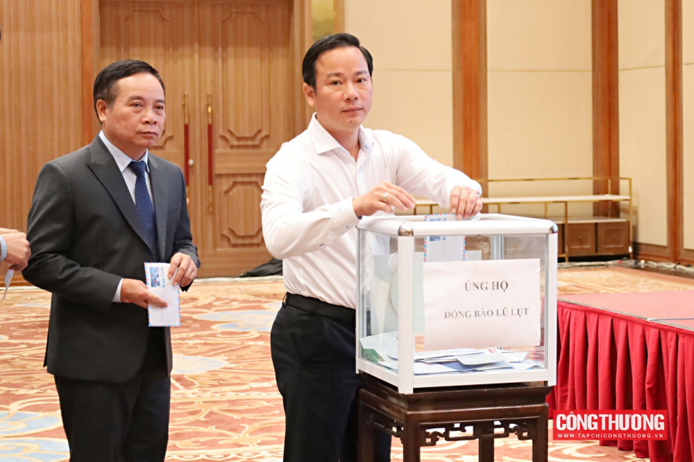 Hội nghị cũng đã vinh danh các giáo sư, phó giáo sư vừa được công nhận, gửi lời tri ân sâu sắc tới những đóng góp lâu dài cho ngành giáo dục - đào tạo của Bộ Công Thương. 