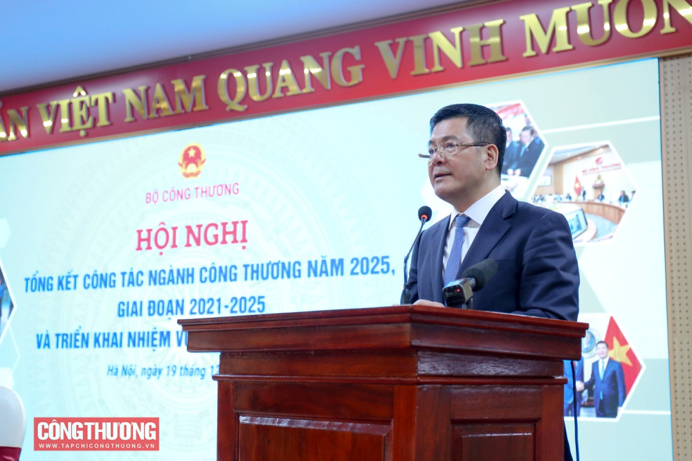 Bộ trưởng Nguyễn Hồng Diên