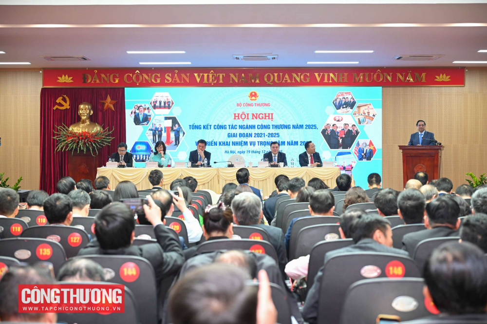 Thủ tướng: Ngành công thương phải phát huy "6 tiên phong"