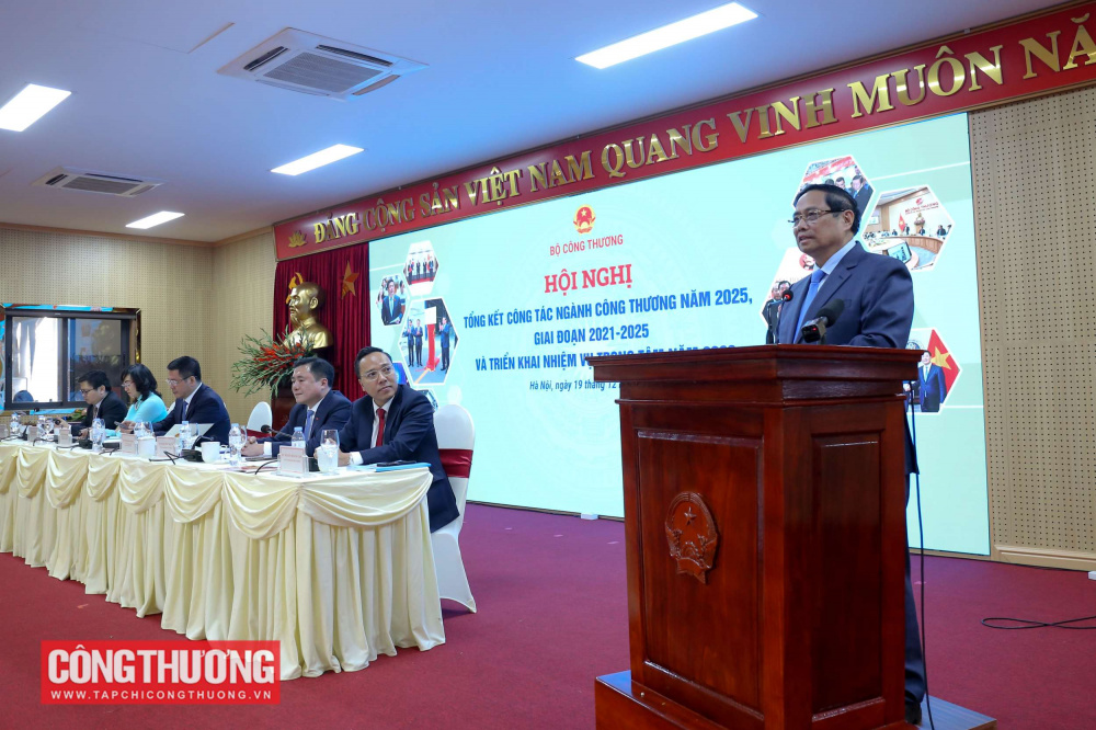 Thủ tướng: Ngành công thương phải phát huy "6 tiên phong"