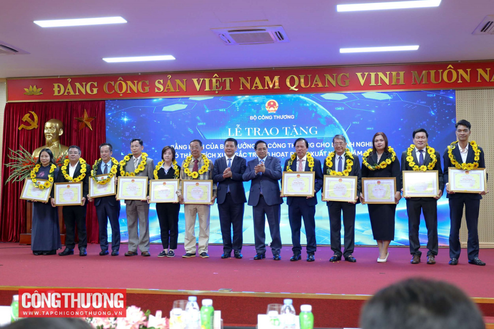 Thủ tướng: Ngành công thương phải phát huy "6 tiên phong"