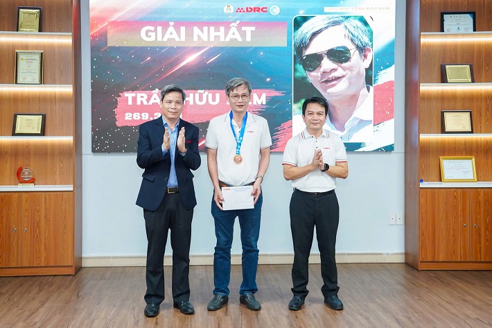 hoạt động vinh danh 13