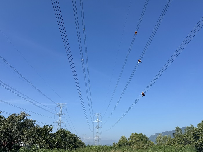 Đội Truyền tải điện Lâm Đồng vệ sinh bảo dưỡng đường dây 500kV 576 Vĩnh Tân – 572 Tân Uyên