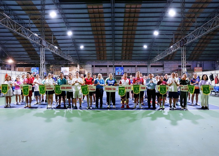 thành công giải quần vợt