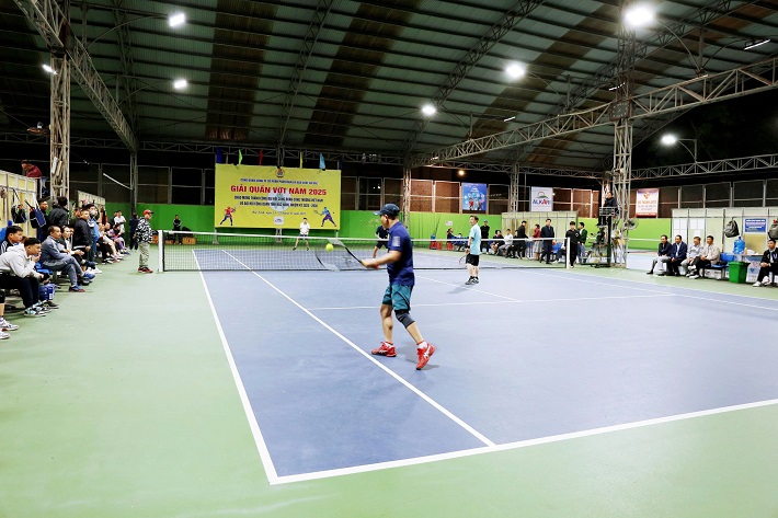 thành công giải quần vợt 1