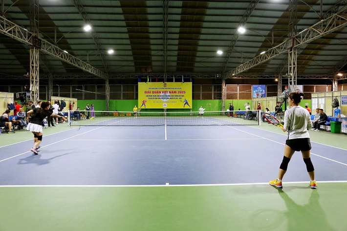 thành công giải quần vợt 2