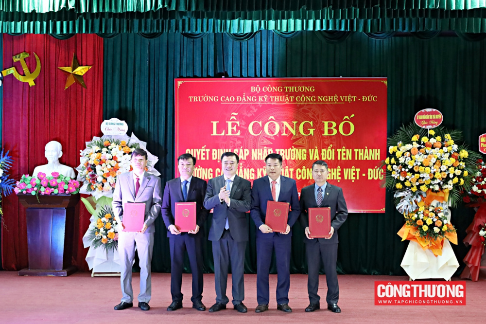 Lễ công bố Quyết định sáp nhập và đổi tên thành trường Cao đẳng Kỹ thuật Công nghệ Việt - Đức
