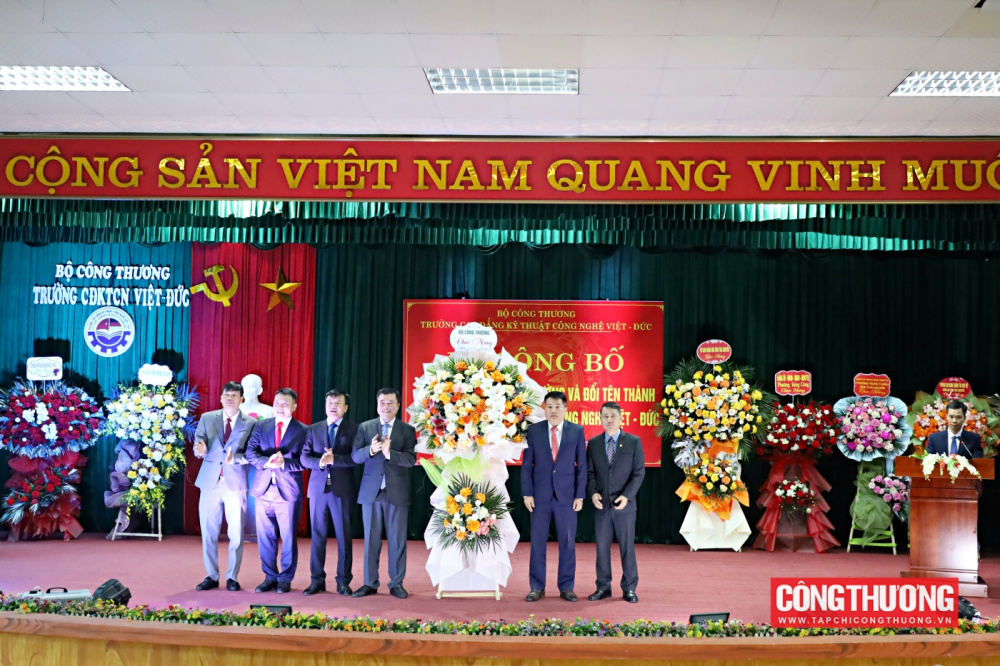 Lễ công bố Quyết định sáp nhập và đổi tên thành trường Cao đẳng Kỹ thuật Công nghệ Việt - Đức