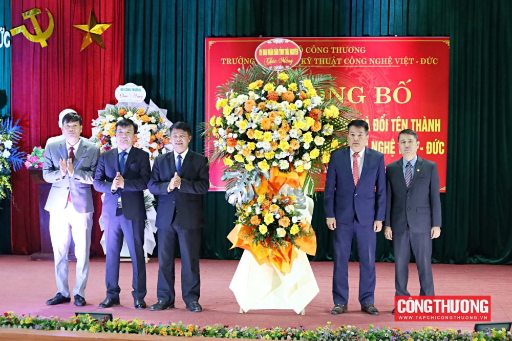 Lễ công bố Quyết định sáp nhập và đổi tên thành trường Cao đẳng Kỹ thuật Công nghệ Việt - Đức