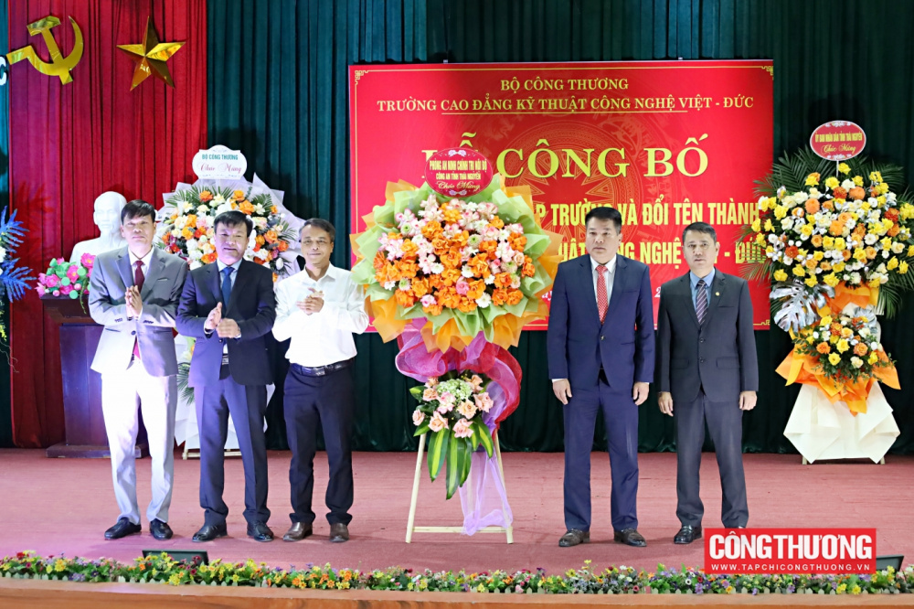 Lễ công bố Quyết định sáp nhập và đổi tên thành trường Cao đẳng Kỹ thuật Công nghệ Việt - Đức