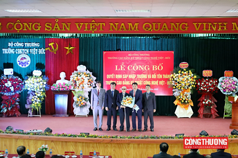 Lễ công bố Quyết định sáp nhập và đổi tên thành trường Cao đẳng Kỹ thuật Công nghệ Việt - Đức