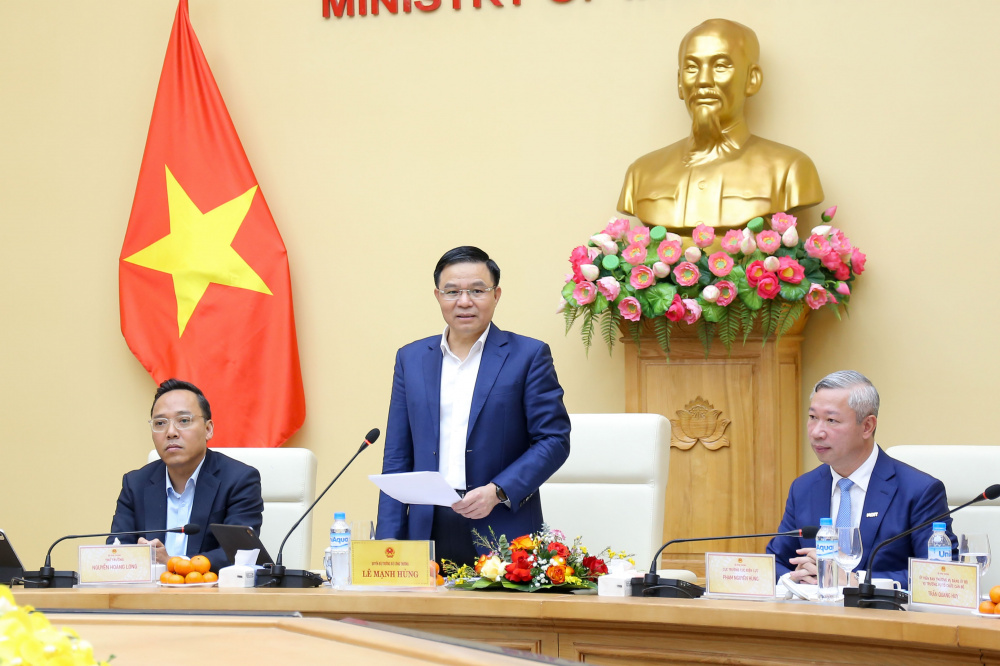 Nhấn mạnh trách nhiệm của Cục Điện lực khi mang sứ mệnh cốt lõi của ngành năng lượng trong việc bảo đảm an ninh năng lượng quốc gia, Quyền Bộ trưởng Bộ Công Thương mong muốn và tin tưởng, với truyền thống đoàn kết, tinh thần đổi mới, cùng với trí tuệ tập thể, Cục Điện lực sẽ tiếp tục hoàn thành xuất sắc nhiệm vụ được giao, đóng góp xứng đáng cho sự phát triển bền vững của ngành Công Thương và của đất nước.