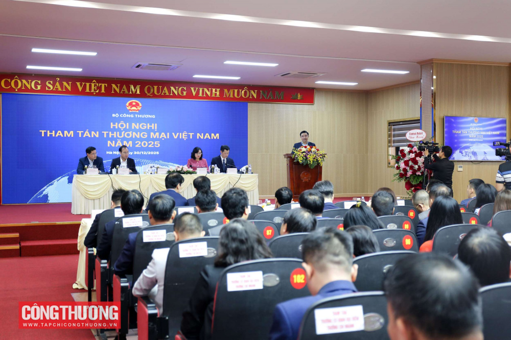 Bộ Công Thương tổ chức Hội nghị Tham tán Thương mại năm 2025 1 Quyền Bộ trưởng Bộ Công Thương Lê Mạnh Hùng dự và có bài phát biểu chỉ đạo tại Hội nghị.