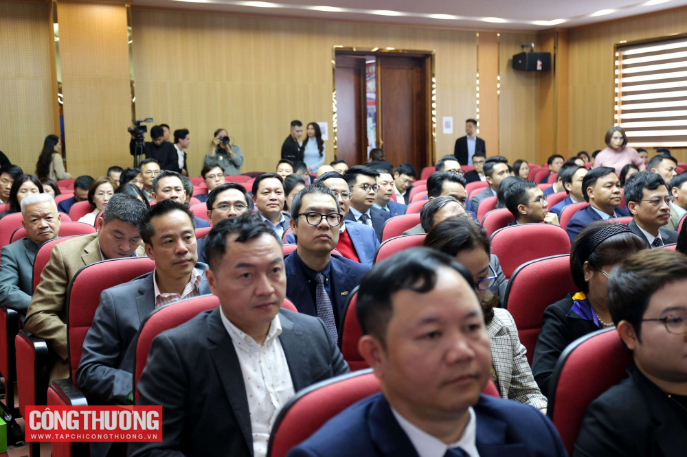 Quyền Bộ trưởng Bộ Công Thương Lê Mạnh Hùng dự và có bài phát biểu chỉ đạo tại Hội nghị.