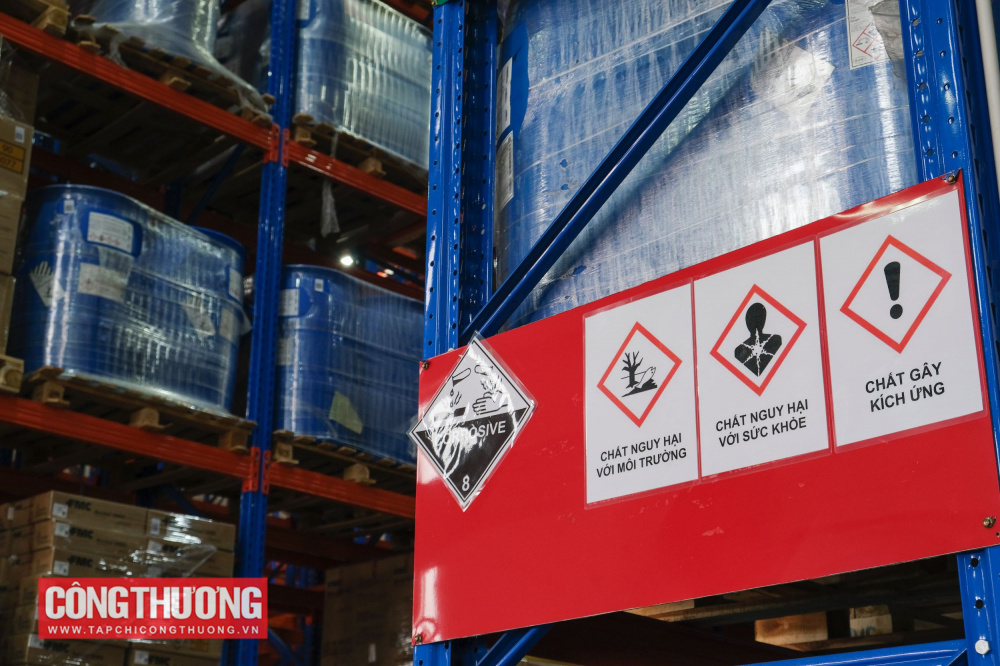 tổ chức sản xuất, kinh doanh hóa chất cần kiểm soát đặc biệt phải đáp ứng đầy đủ các điều kiện về an toàn hóa chất và xây dựng phương án kiểm soát phòng, chống thất thoát, trong đó thể hiện rõ chủng loại, khối lượng, cách thức bảo quản và kế hoạch kiểm tra, giám sát