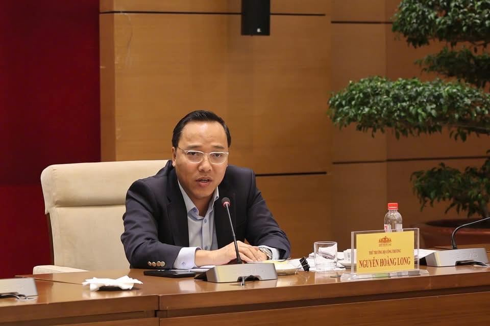 Thứ trưởng Nguyễn Hoàng Long