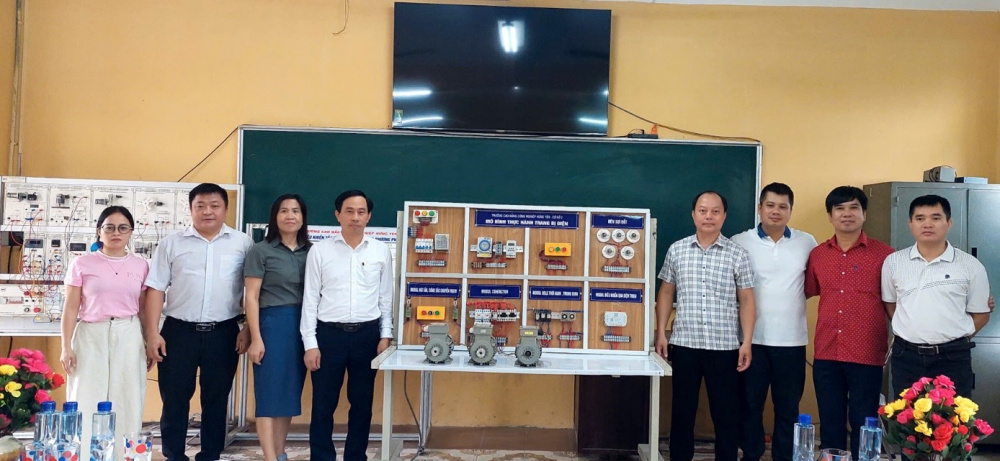 Trường Cao đẳng Công nghiệp Hưng Yên tổ chức nghiệm thu đề tài Nghiên cứu khoa học cấp trường năm học 2024-2025