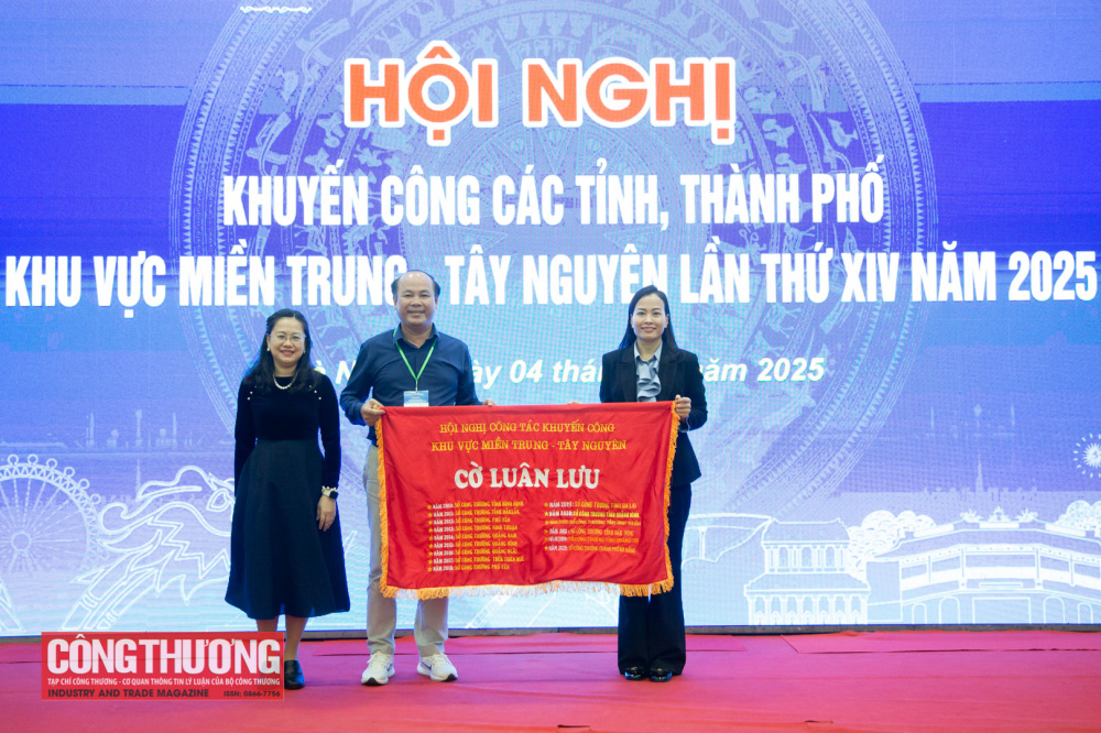 Trao cờ