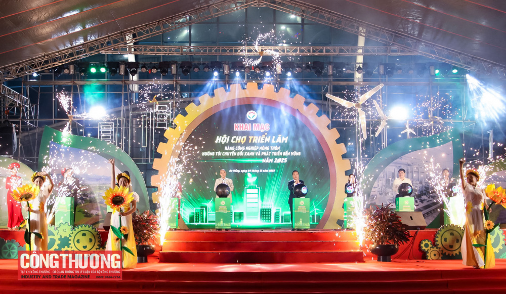 Khai mạc Hội chợ Triển lãm hàng công nghiệp nông thôn - Hướng tới chuyển đổi xanh và phát triển bền vững năm 2025