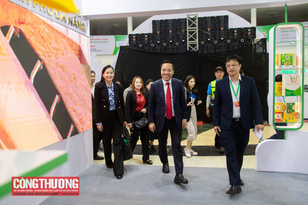 Thứ trưởng Nguyễn HOàng Long