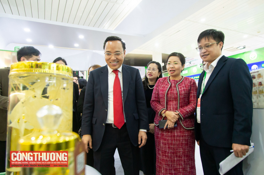 Thứ trưởng Nguyễn Hoàng Long